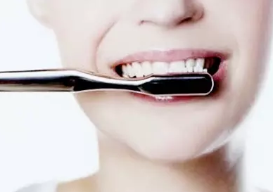 拔牙后多久可以吃饭刷牙